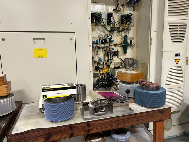 Kapp #KX-300-P, CNC gear grinder, Siemens 840D Control, rotary dresser, 180° loader, load table, 2010 - Image 3