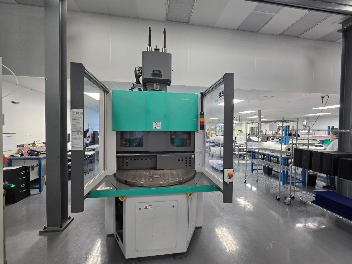 100 Ton, 3.4 oz., Arburg #1200T-1000-290, vertical clamp injection molding machine, new 25mm screw, low - Image 2