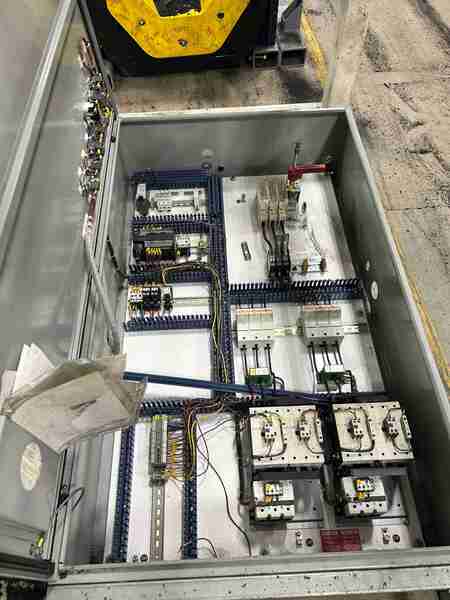 Shred-Tech #STQ-50E, 4 shaft shredder, 28" x 39" cutting chamber, 48 upper & lower knives, 2015 - Image 6