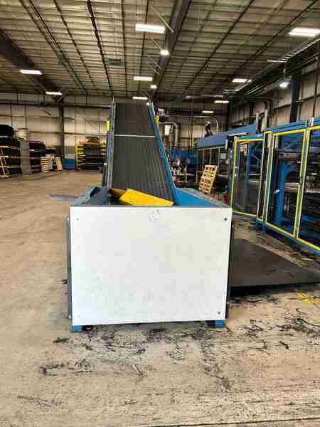 Shred-Tech #STQ-50E, 4 shaft shredder, 28" x 39" cutting chamber, 48 upper & lower knives, 2015 - Image 9