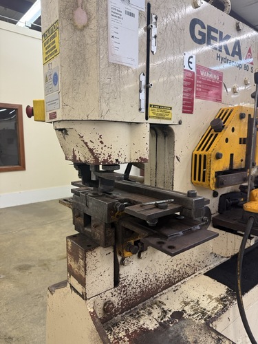 5-1/8" x 5-1/8" x 1/2" Geka #Hydracrop-80-S, hydraulic ironworker, 88 ton, 12" throat, 2-3/4" stroke, 12.5 - Image 3