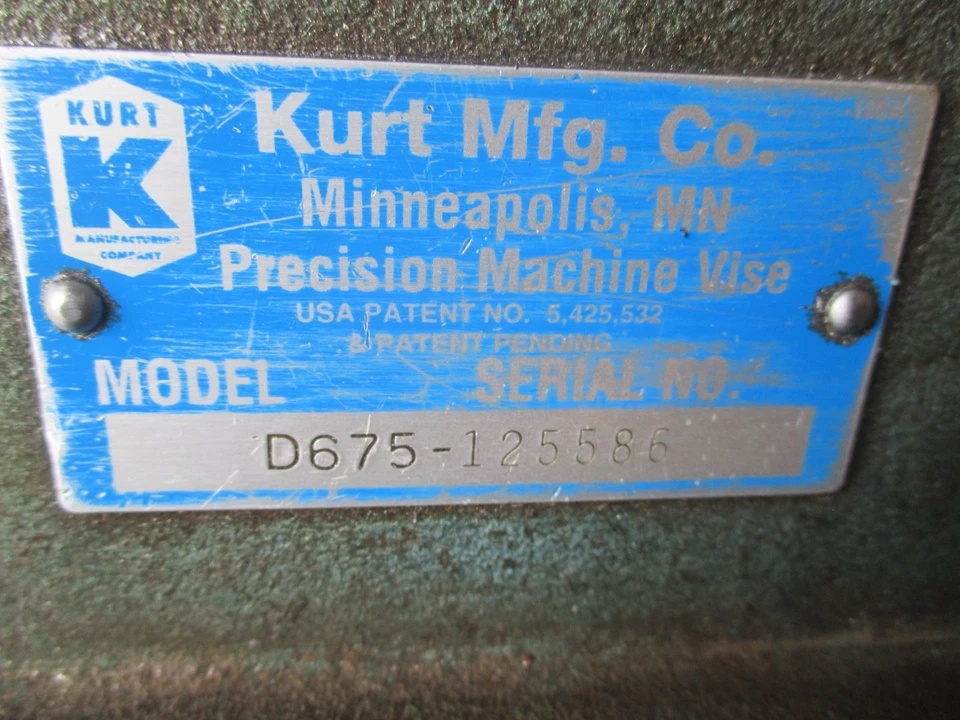 Kurt Manufacturing #D675, Precision Milling Machine Vise, 6" jaw width, 7.5" jaw opening, swivel base & handle - Image 5