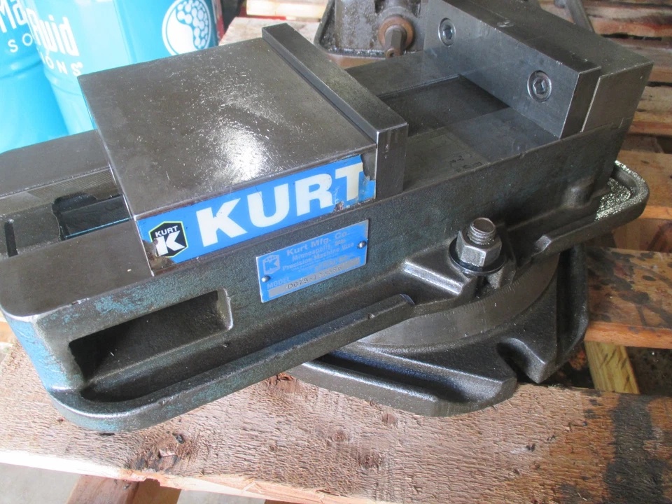 Kurt Manufacturing #D675, Precision Milling Machine Vise, 6" jaw width, 7.5" jaw opening, swivel base & handle - Image 8