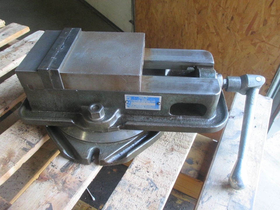Kurt Manufacturing #D60, Precision Milling Machine Vise, 6" jaw width, 6" jaw opening, swivel base & handle - Image 1