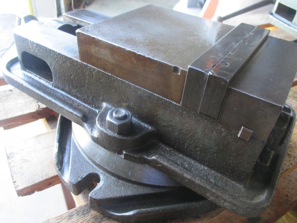 Kurt Manufacturing #D60, Precision Milling Machine Vise, 6" jaw width, 6" jaw opening, swivel base & handle - Image 4