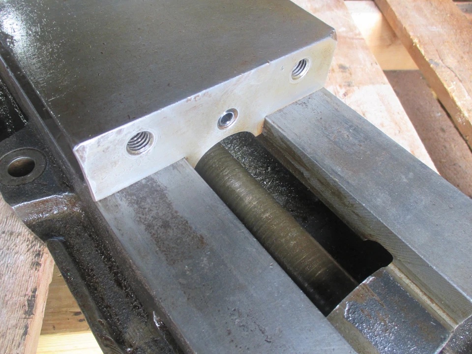 Kurt Manufacturing #D60, Precision Milling Machine Vise w/ Handle, 6" jaw width, 6" jaw opening - Image 4