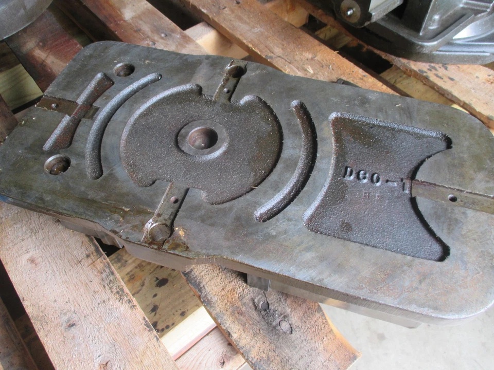 Kurt Manufacturing #D60, Precision Milling Machine Vise w/ Handle, 6" jaw width, 6" jaw opening - Image 5