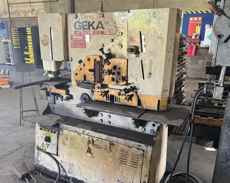 5-1/2" x 5-1/2" x 1/2" Geka #Hydracrop-80/S, dual cylinder hydraulic ironworker, 88 ton, 12" throat, 1995 - Image 3