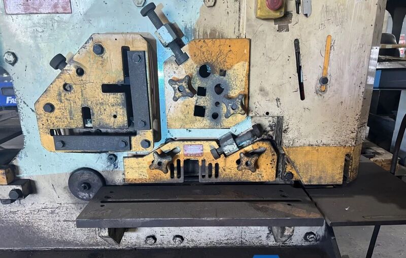 5-1/2" x 5-1/2" x 1/2" Geka #Hydracrop-80/S, dual cylinder hydraulic ironworker, 88 ton, 12" throat, 1995 - Image 8