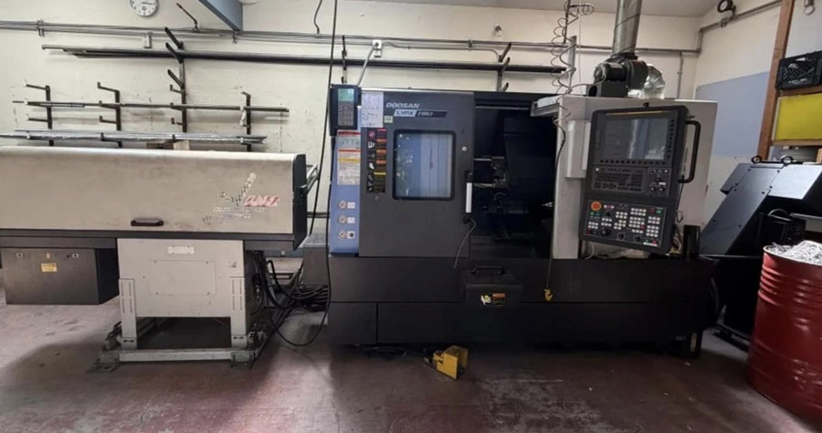 Daewoo Doosan #Lynx-2100LYA, Fanuc 0iTF, 23.6" swing, 8" hydraulic chuck, 2.6" bar, LNS bar feeder, 2021 - Image 1