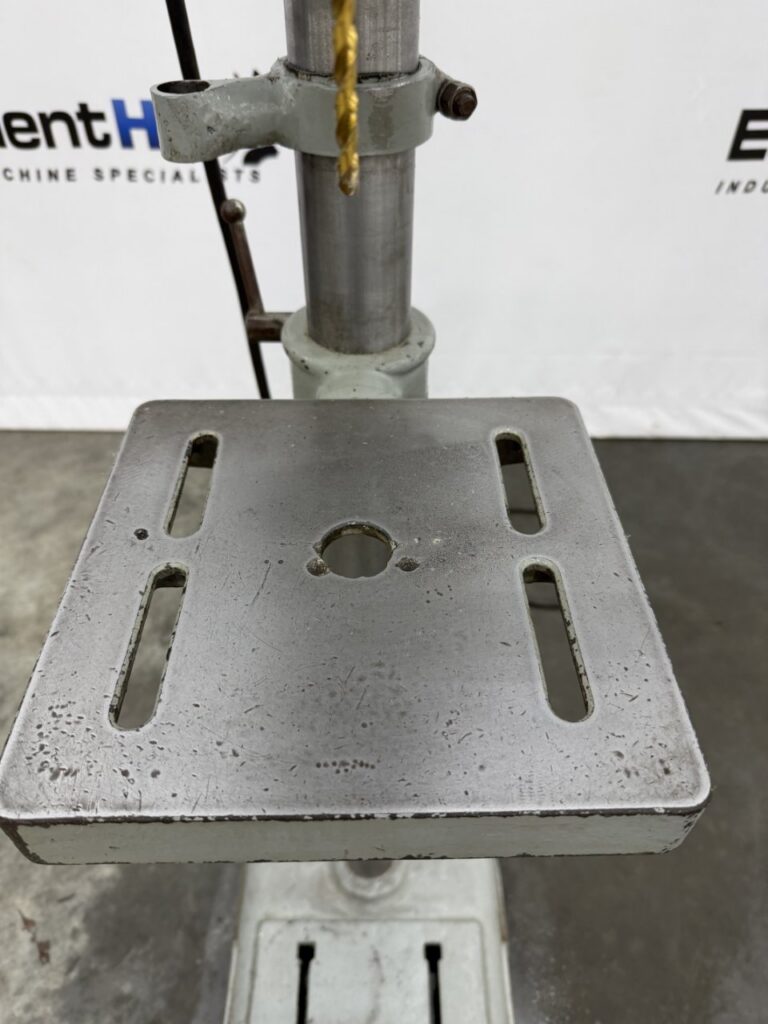 15" Delta Rockwell #15-017, floor model drill press, 1 HP, 4 speed step pulley, keyed drill chuck with bit - Image 5