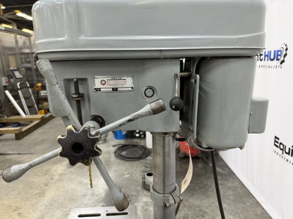 15" Delta Rockwell #15-017, floor model drill press, 1 HP, 4 speed step pulley, keyed drill chuck with bit - Image 7