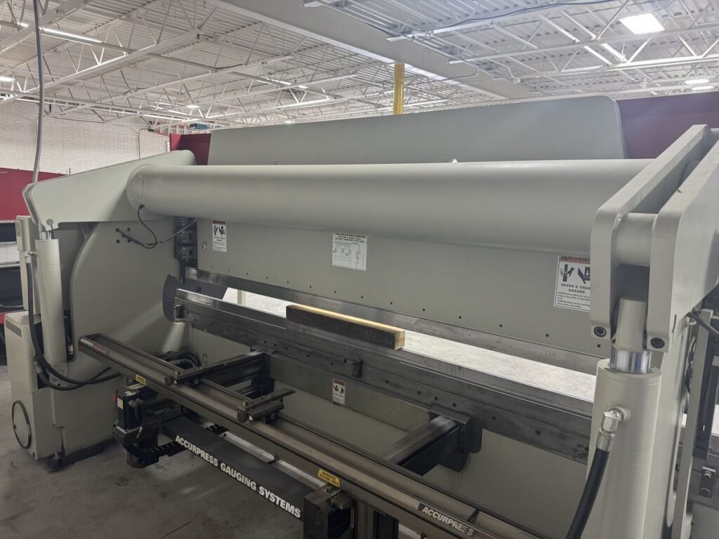 100 Ton, Accurpress #710012, CNC hydraulic press brake with 2-Axis Back Gauge, 12' overall, 124" between - Image 2