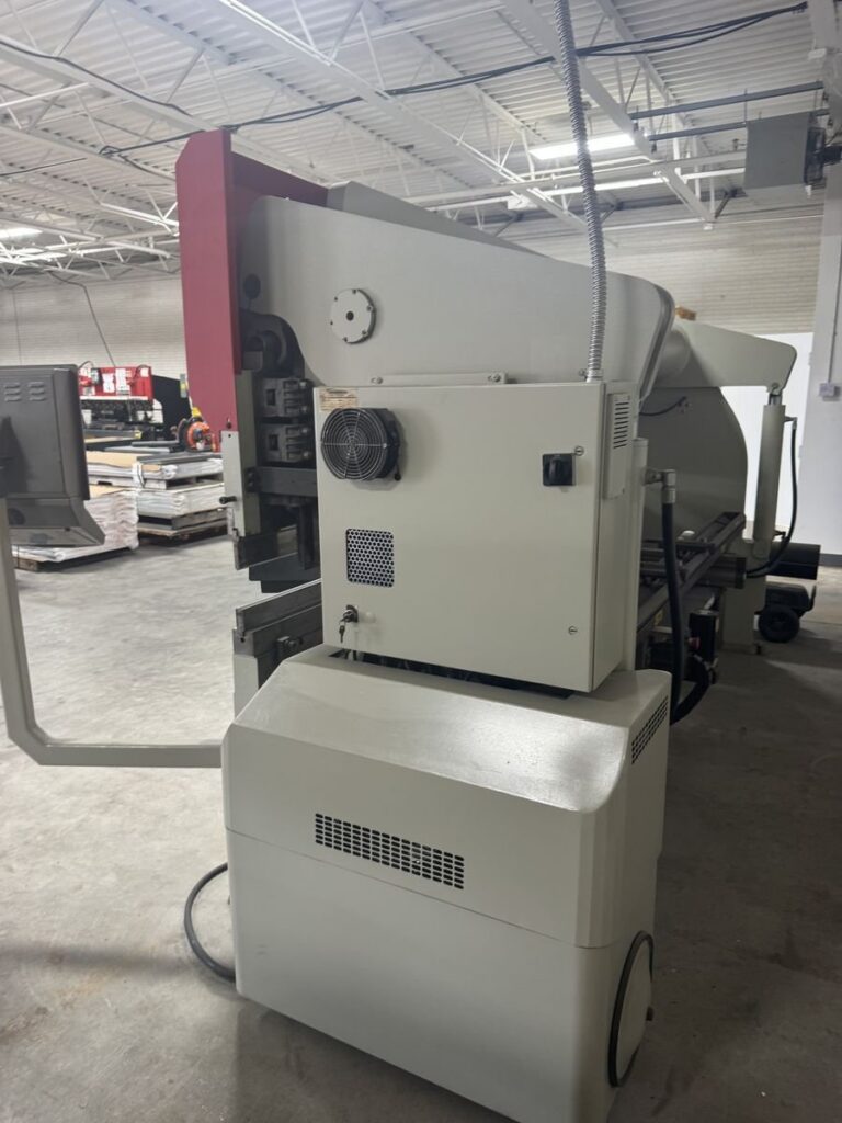 100 Ton, Accurpress #710012, CNC hydraulic press brake with 2-Axis Back Gauge, 12' overall, 124" between - Image 3