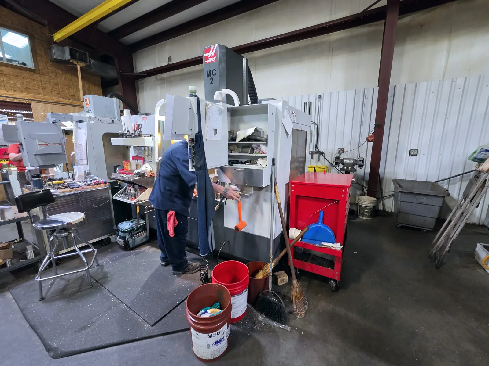 Haas #VF-2, CNC vertical machining center, 20+1 side mount tool changer, 30" X, 16" Y, 20" Z, 8100 RPM, #40 - Image 2