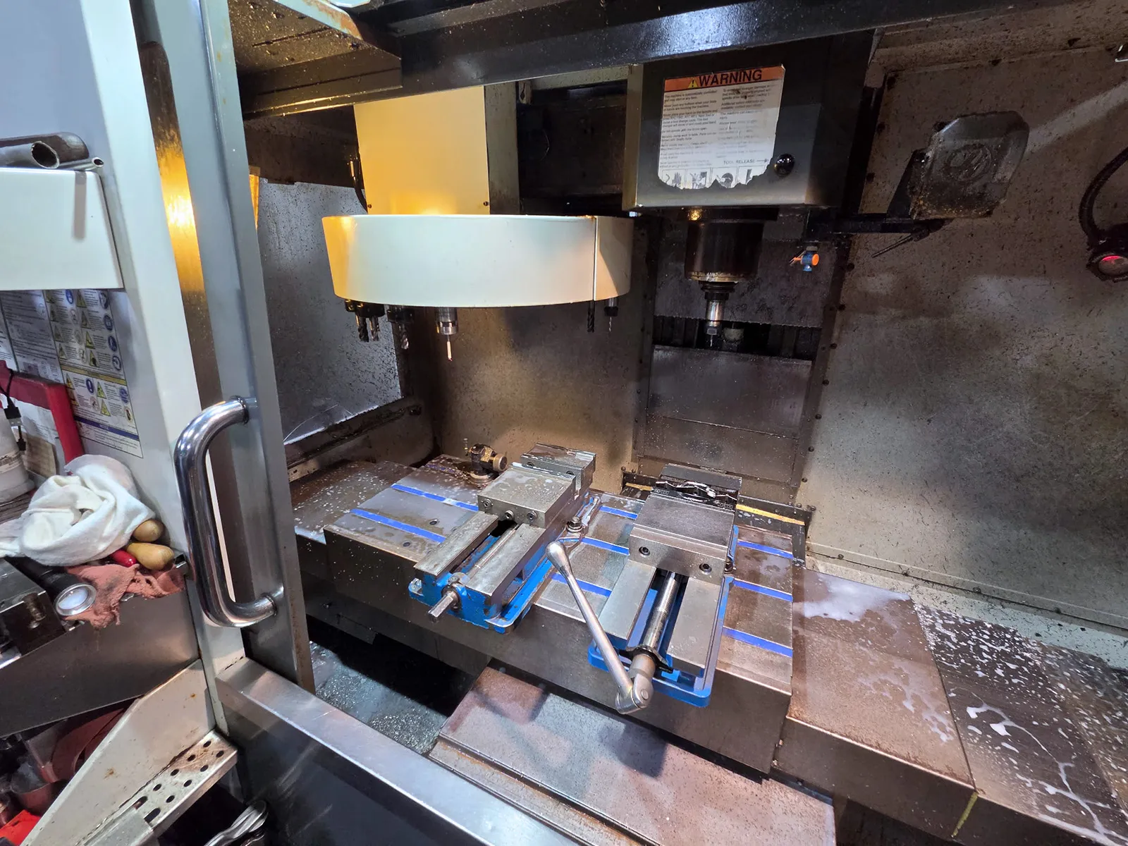 Haas #VF-2, CNC vertical machining center, 20+1 side mount tool changer, 30" X, 16" Y, 20" Z, 8100 RPM, #40 - Image 5