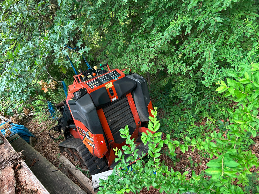 Diesel Ditch Witch #SK800, stand-on/walk-behind mini skid steer/track loader, 24.8 HP Kubota D1105 diesel - Image 7