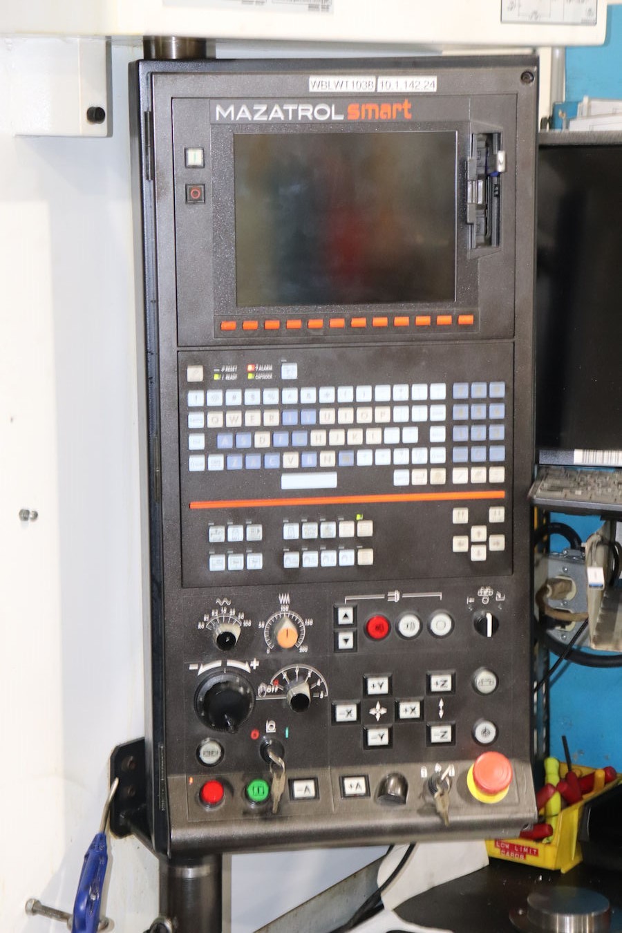 Mazak #VCU-500C, CNC vertical machining center, 39.3" X, 19.8" Y, 20" Z, 12000 RPM, #40, 25 HP, Mazatrol - Image 2