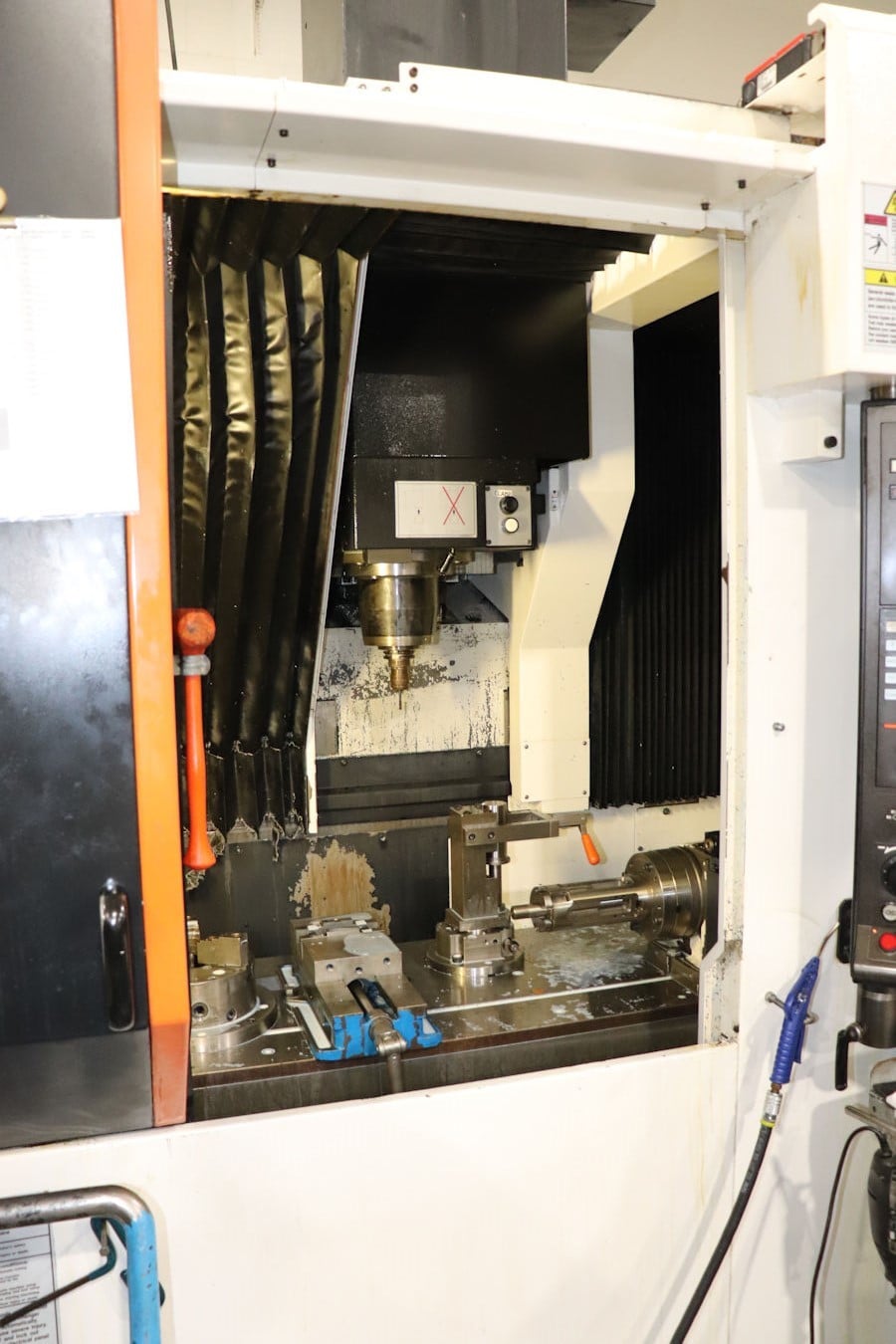 Mazak #VCU-500C, CNC vertical machining center, 39.3" X, 19.8" Y, 20" Z, 12000 RPM, #40, 25 HP, Mazatrol - Image 3