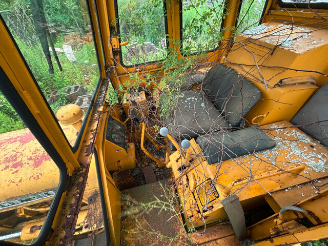 John Deere #450B dozer-- to fix or for parts - Image 5