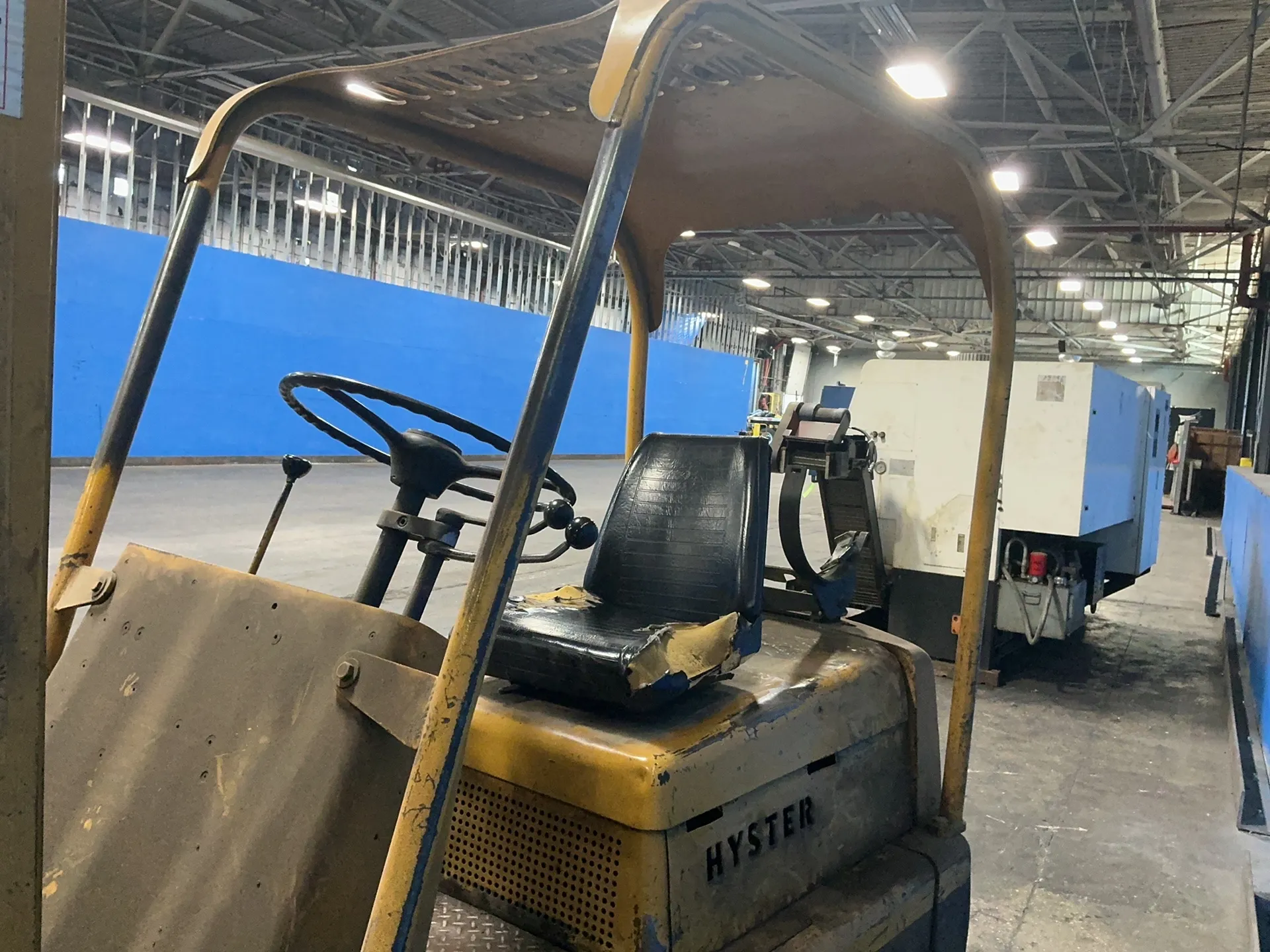 6000 lb. Hyster #S60B, Propane Forklift, 5" x48" forks, cushion tires, 1520.9 hours - Image 4