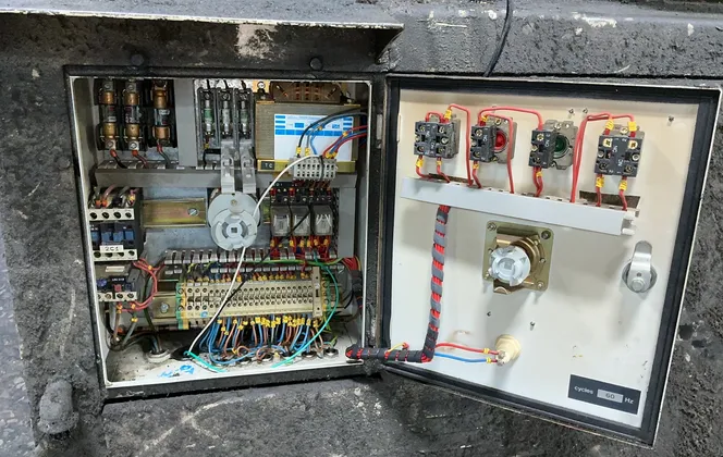 5" x 5" x 1/2" Geka #HYD-70, Ironworker, 5.5/6.4 KW, 1425/1725 RPM, 240/480 V., 3PH, foot pedals - Image 3