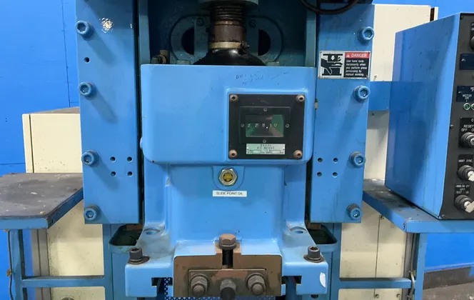 45 Ton, Wasino #PUX45AD, Gap Frame Press, 5-1/2" stroke, 10-1/4" die height, 450 KN, 3.7 KW, 200 V., 3PH - Image 4