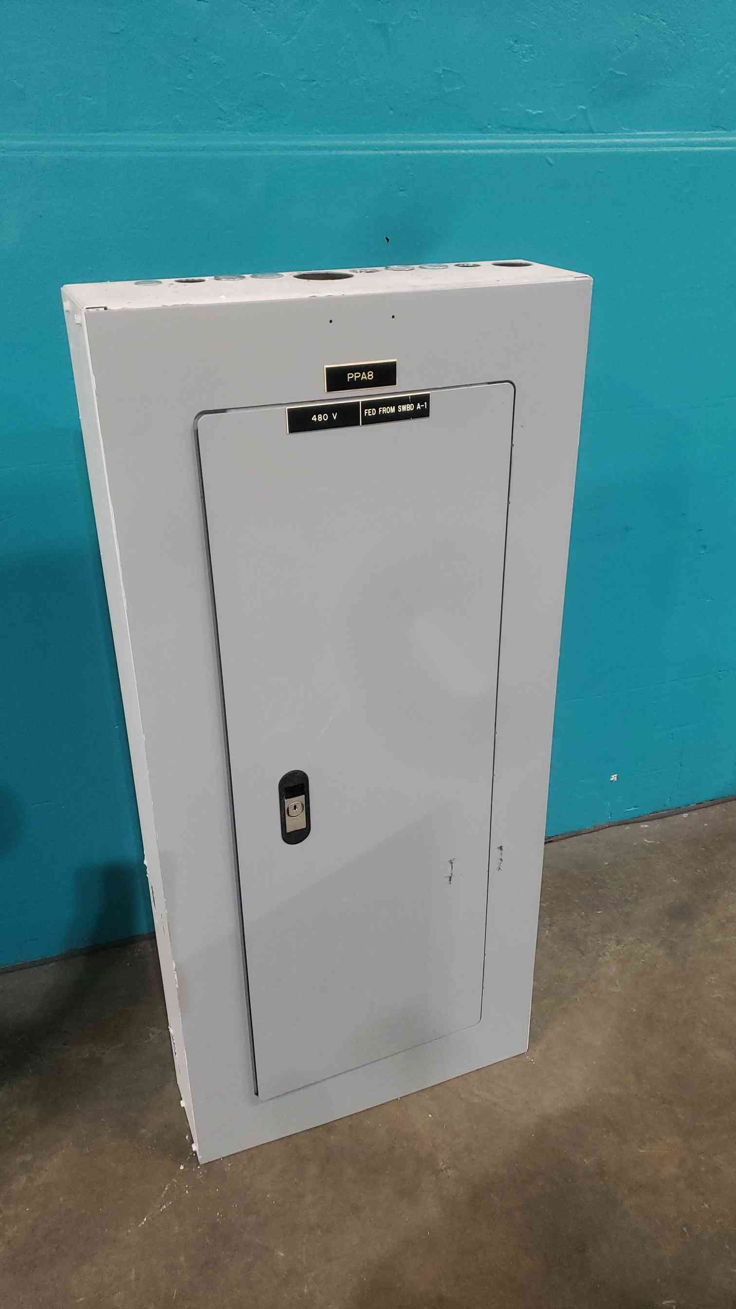250 Amp. Siemens P2F42ML250FTS, Panelboard, 480 Volts, 3PH, (2) 100A & (9) 30A 3-Pole Breakers - Image 2