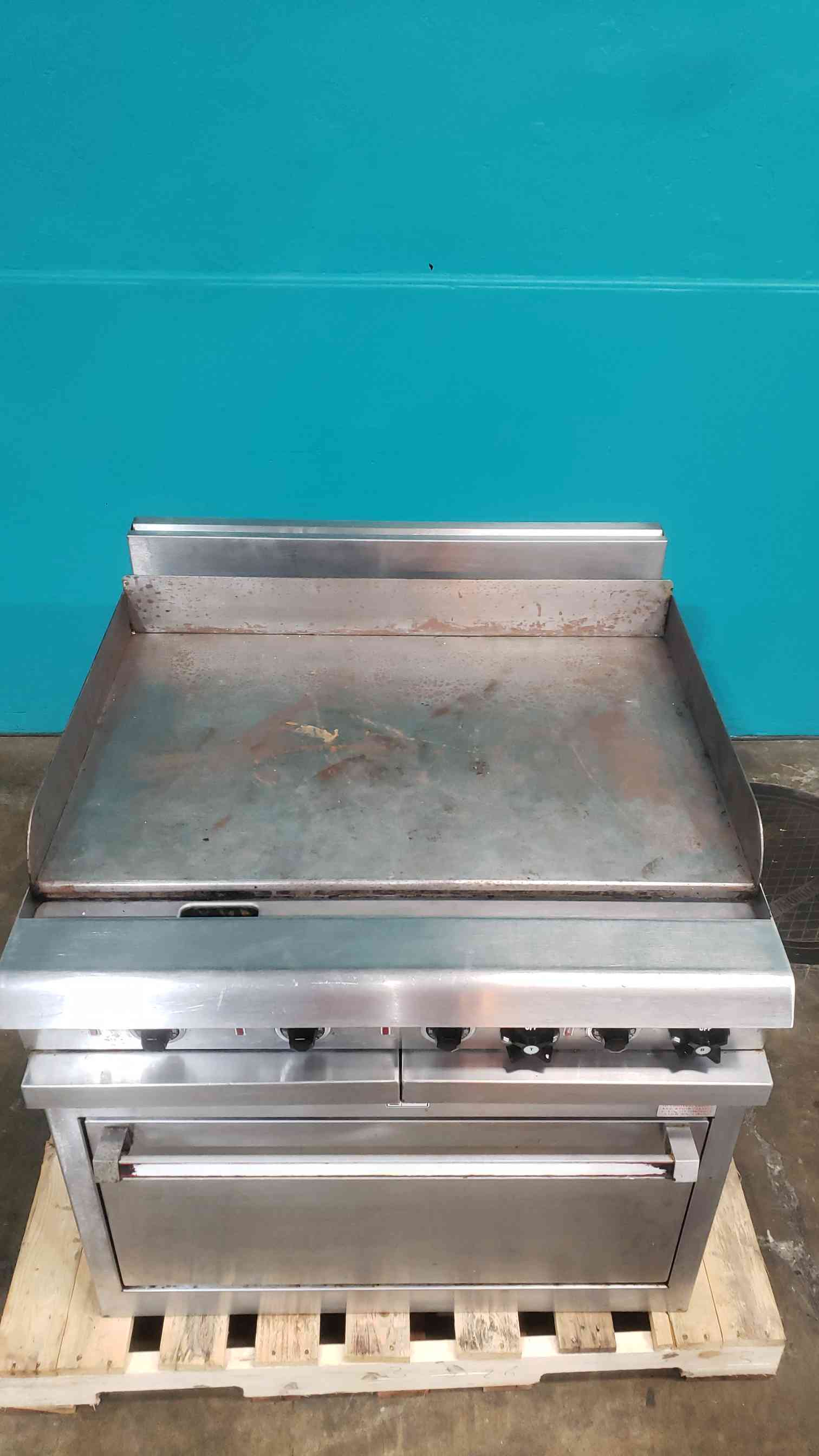 Vulcan #HCR42, 36" Electric Griddle Flat Top Range Oven, 480 V., 3PH - Image 2