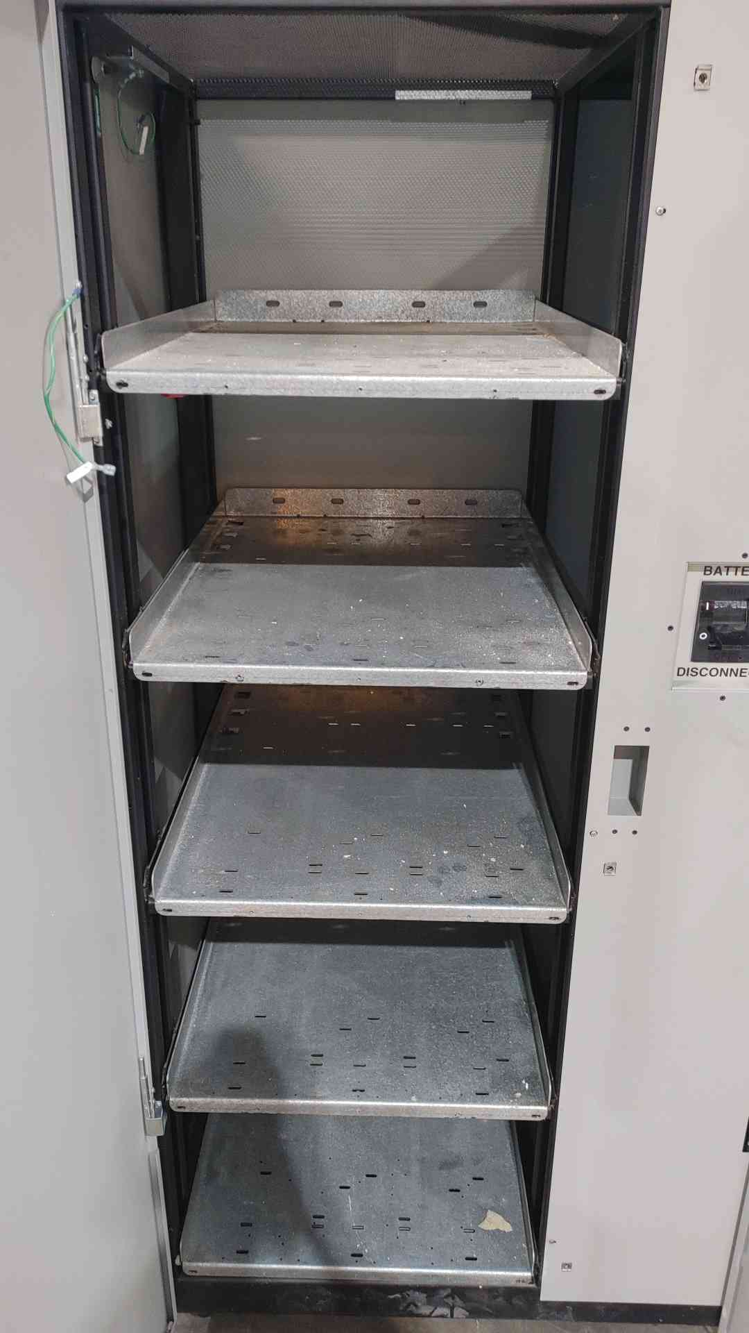 Liebert #UBP180, External UPS Battery Cabinet, 400A DC Disconnect, Empty - Image 3