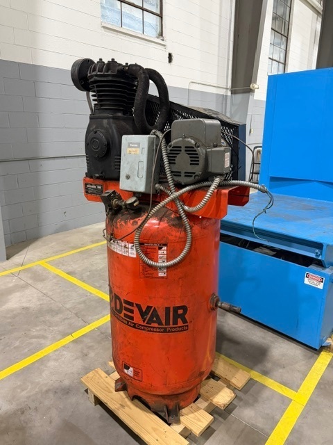 7.5 HP Manchester, tank mounted compressor, 200 psi, 74 gallon - Image 2