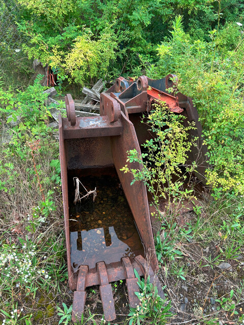 Ford #555-series, backhoe loader - with good tires and attachments. - Image 6