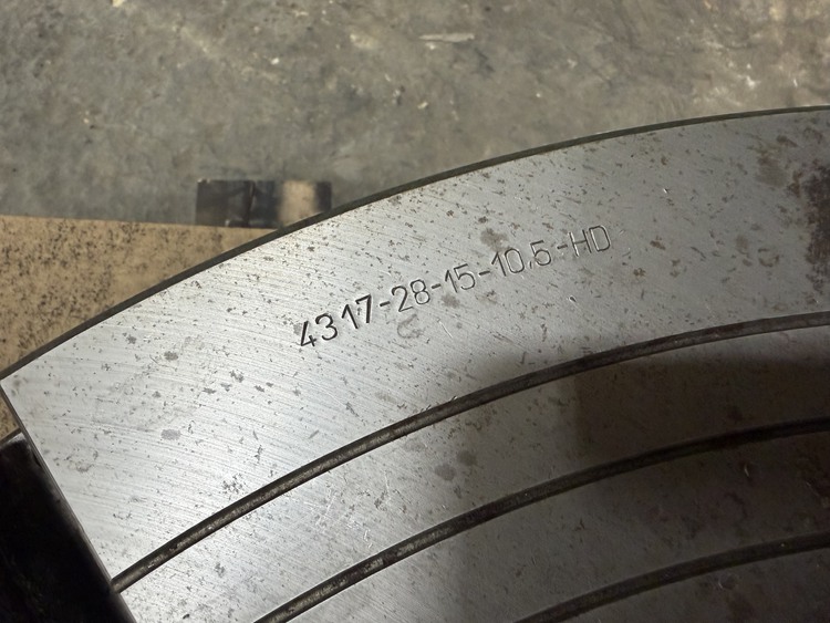 28" Bison, 4-jaw chuck, 10.5" hole, A1-15 mount, 2 piece jaws - Image 2