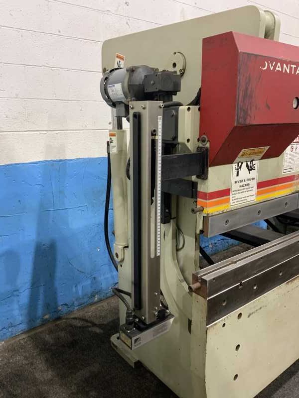 60 Ton, Accurpress, Advantage #7608, CNC press brake, 8' overall, 52" between housing, 8" stroke, 10" throat - Image 6