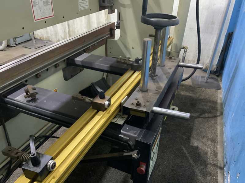 60 Ton, Accurpress, Advantage #7608, CNC press brake, 8' overall, 52" between housing, 8" stroke, 10" throat - Image 7