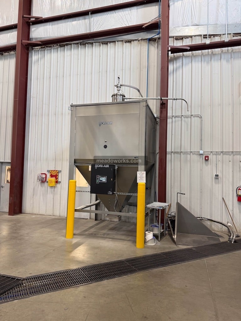 Dri-Air #SB-275, Plastic Material Bin, 275 cu.ft. capacity, Dri-Air conveying system control, material loader - Image 1