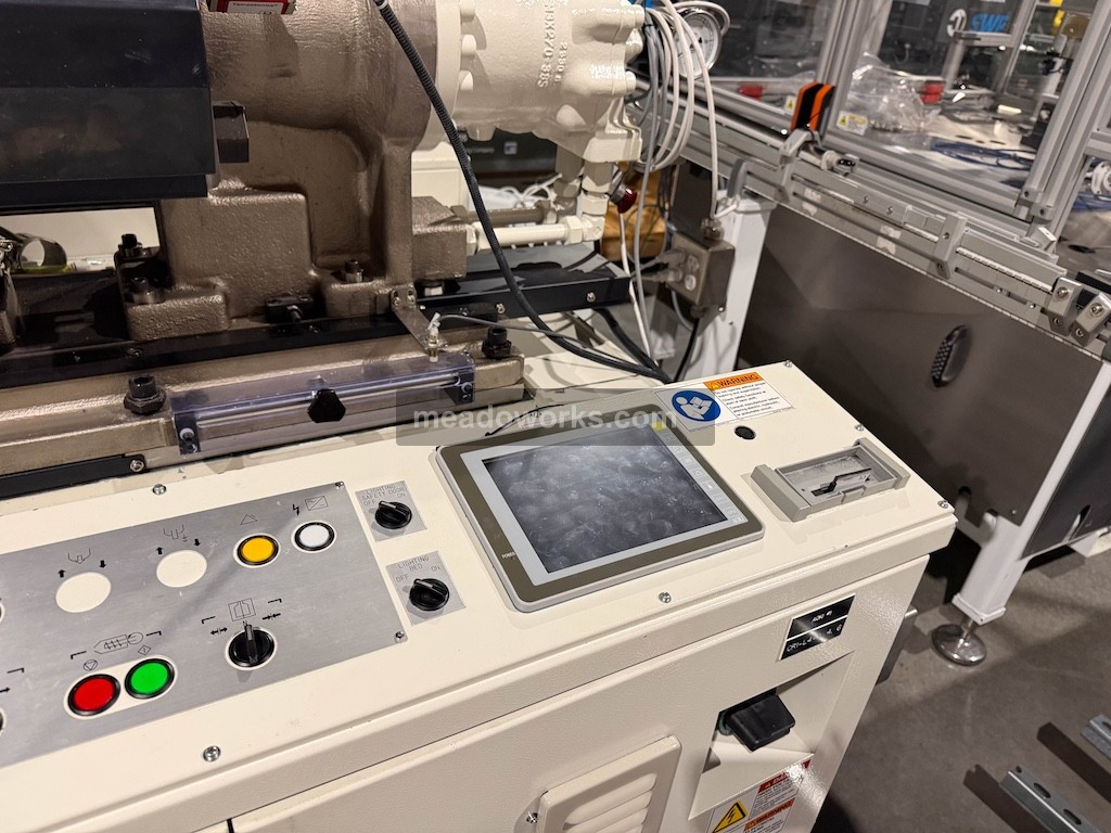 Aoki #AHC-100-12, Blow Molding Machine, plastic bulk container, 1102 lb. load capacity, 2012 - Image 5