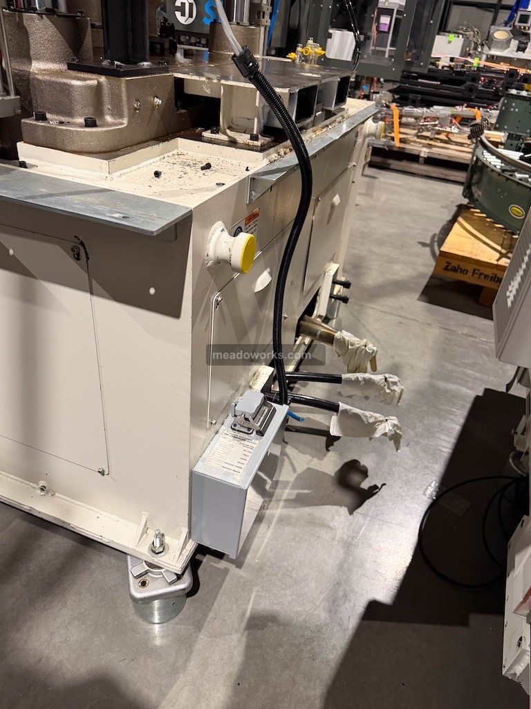 Aoki #AHC-100-12, Blow Molding Machine, plastic bulk container, 1102 lb. load capacity, 2012 - Image 9
