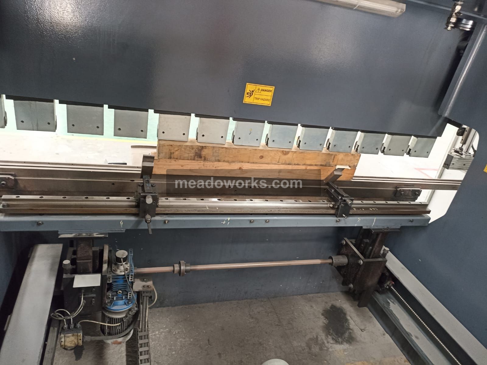 110 Ton, JMT #AD-R-2510, CNC Hydraulic Press Brake, 100" bending length, 10.4" stroke, Delem control, 2013 - Image 5