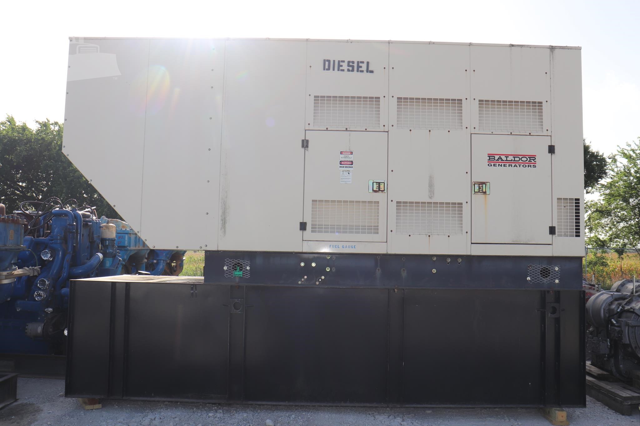 350 KW Baldor #IDLC350-3JU, Diesel Generator Set, 208 Volts, 1800 RPM, 3PH, enclosed, sound attenuated, 656 - Image 1