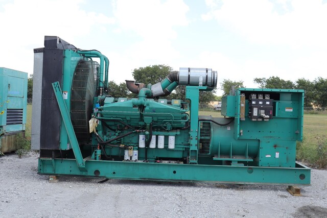 1000 KW Cummins #DFJD-5583567, Diesel Generator Set, 480 Volts, KTA38-G4 engine, 1800 RPM, 3PH, 1861 hours - Image 1