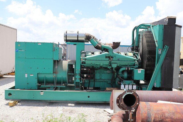 1000 KW Cummins #DFJD-5583567, Diesel Generator Set, 480 Volts, KTA38-G4 engine, 1800 RPM, 3PH, 1861 hours - Image 3
