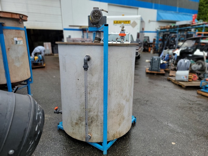 Polyethylene Copper Sulphate Storage Tank, 80" L x 58" width x 60" H, 3/4 HP Baldor DC agitator, 1750 RPM - Image 3