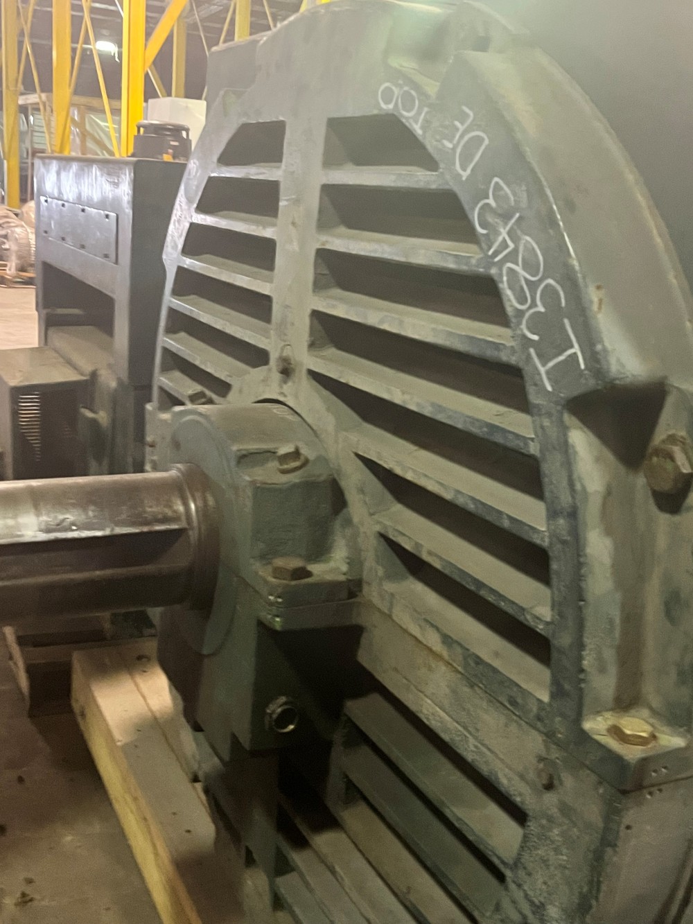 800 HP 600 RPM General Electric, Frame 8505Y, .8 PF, 198 amps, 250 VF, 45 amps, Bad Poles (2 available) - Image 1