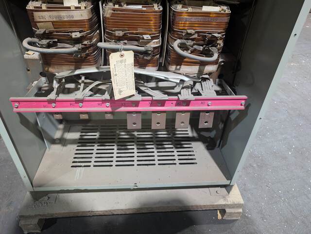 118 KVA 460 Primary, 133/230Y Secondary, General Electric, Dry Type Transformer - Image 2