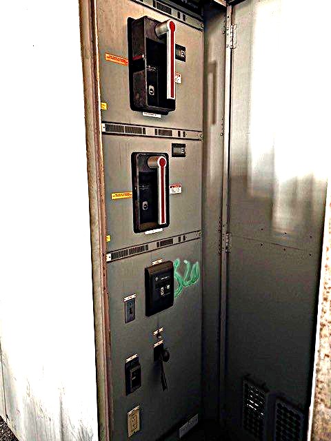 1600 Amp, General Electric, #AKR-10D-50, Air Circuit Breaker, in Duplex Enclosure (2 available) - Image 2