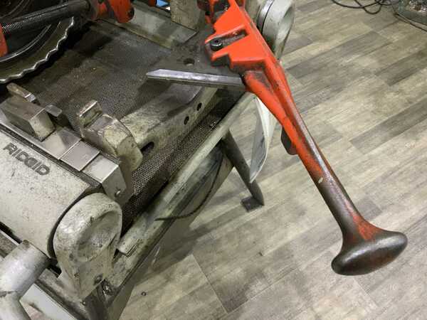 1/2" - 2" Rigid #1224, bolt & pipe threader, 1/4"-4" pipe capacity, reaming attachment, cutter attachment - Image 7