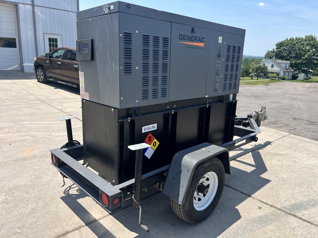15 KW Generac #G0097440, Diesel Generator Set, 120/240 Volts, 1800 RPM, circuit breaker, sound attenuated - Image 5