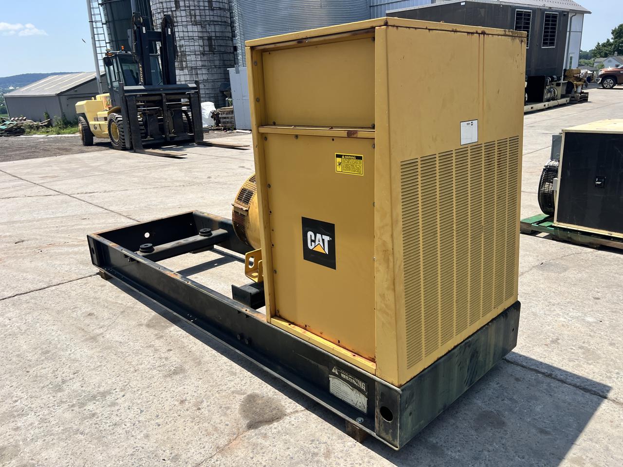 300 KW, 1800 RPM, Caterpillar #SR4, Generator End, 480 Volts, 12 wire, controller, breaker & frame, 3PH, 1550 - Image 5