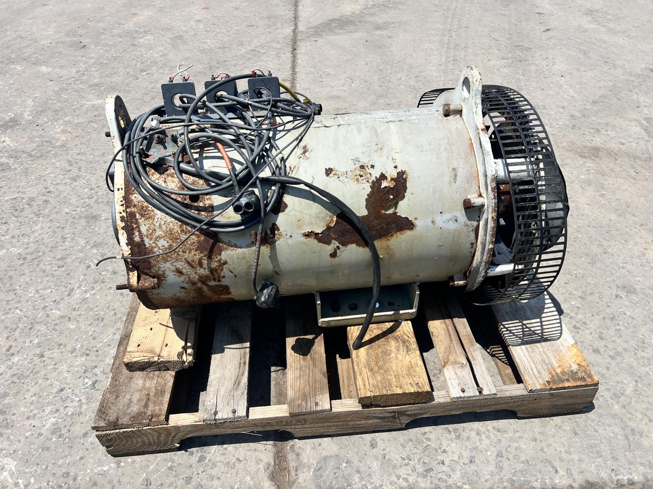 60 KW Kohler #60REOZJB, Generator End, 480 Volts, 12 wire, 1PH/3PH, 5000 hours, 2002 - Image 1